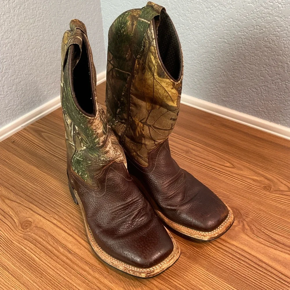 Real Tree Old West Big Kids size 4 wide Cowboy Boots